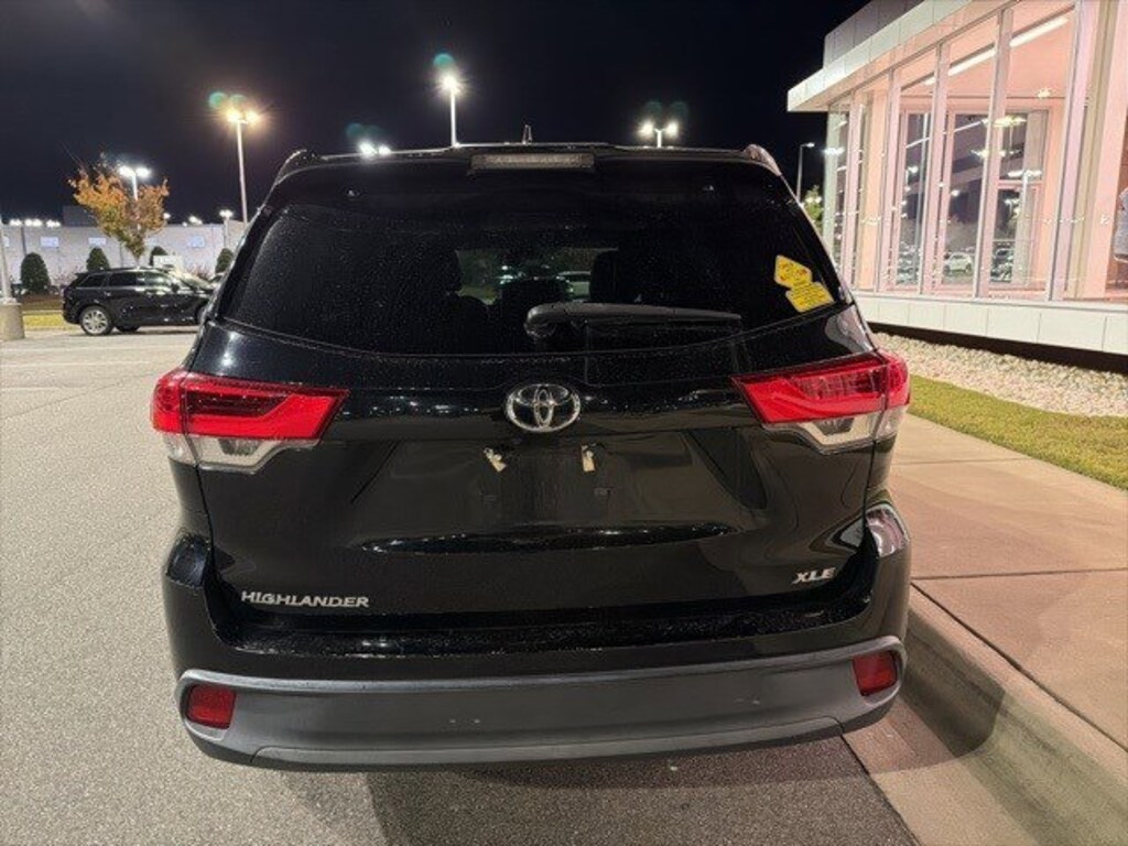 Used 2019 Toyota Highlander XLE XLE V6 FWD