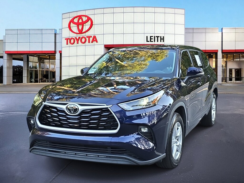 Used 2022 Toyota Highlander LE LE FWD