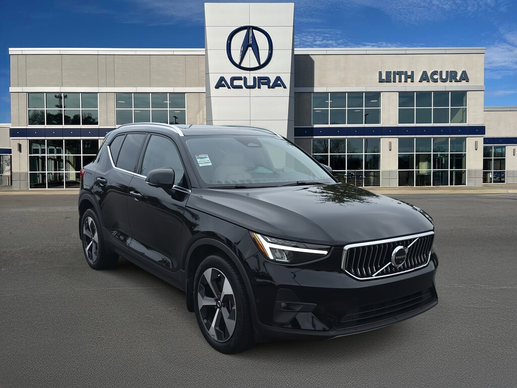 Used 2023 Volvo XC40 Ultimate Bright Theme B5 AWD Ultimate Bright Theme