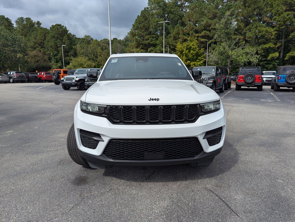 Used 2023 Jeep Grand Cherokee Altitude Altitude 4x4