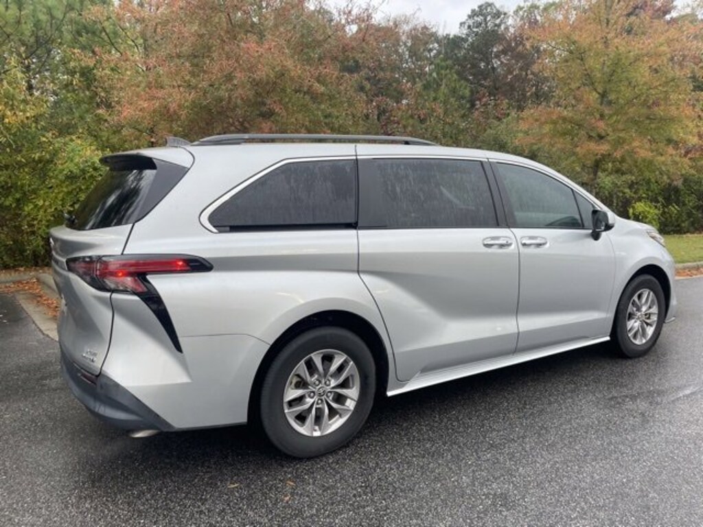 Used 2022 Toyota Sienna XLE