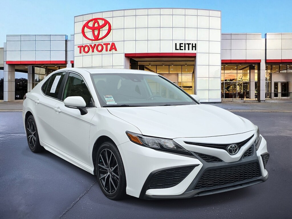 Used 2022 Toyota Camry SE SE Auto