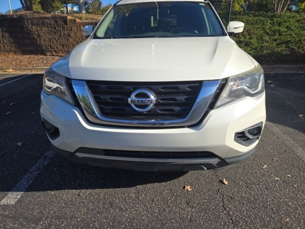 Used 2017 Nissan Pathfinder SV FWD SV