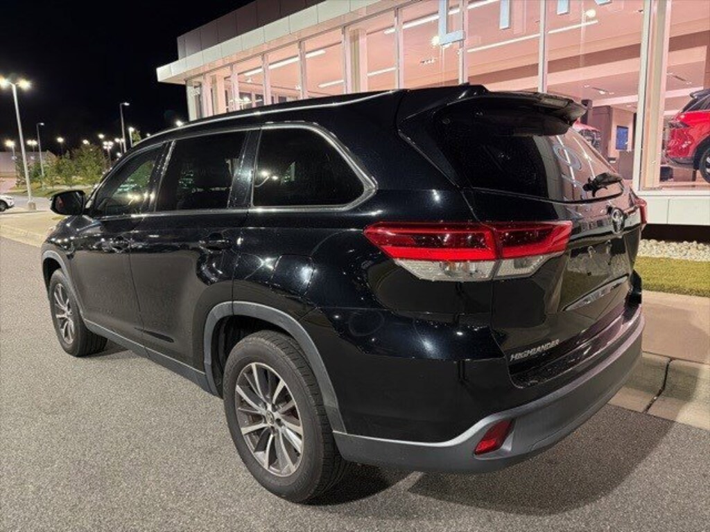 Used 2019 Toyota Highlander XLE XLE V6 FWD