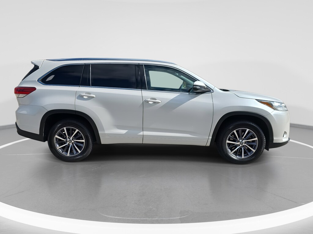 Used 2018 Toyota Highlander XLE XLE V6 FWD