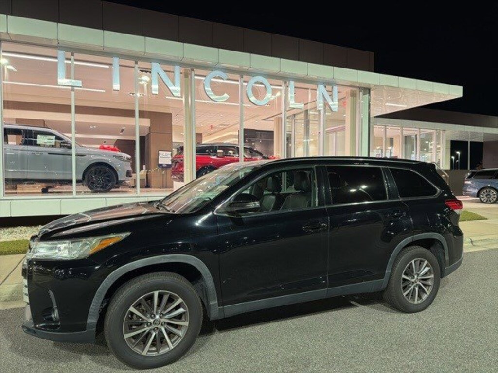 Used 2019 Toyota Highlander XLE XLE V6 FWD