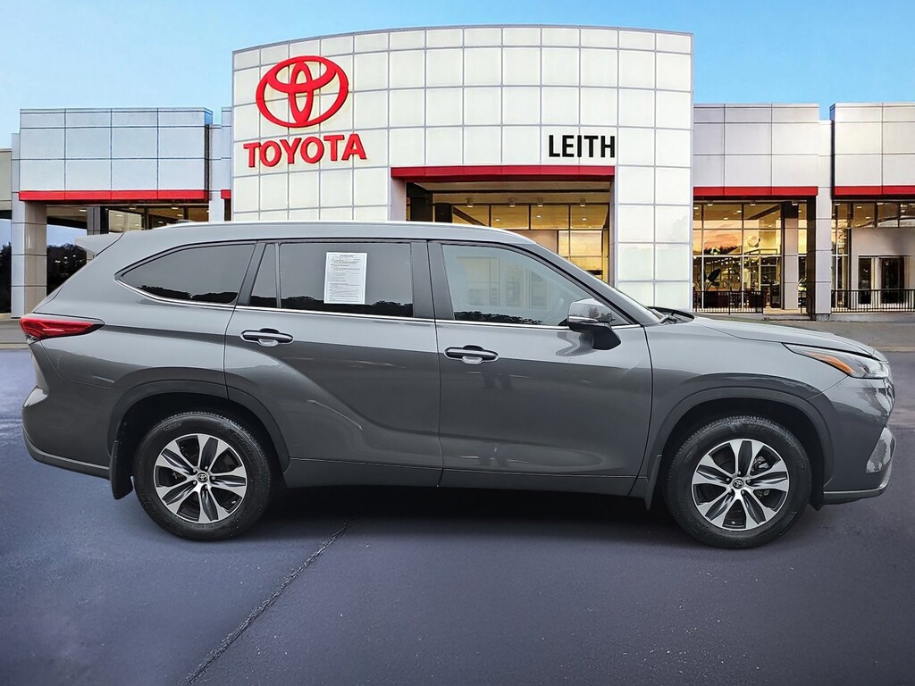 Used 2023 Toyota Highlander XLE XLE FWD