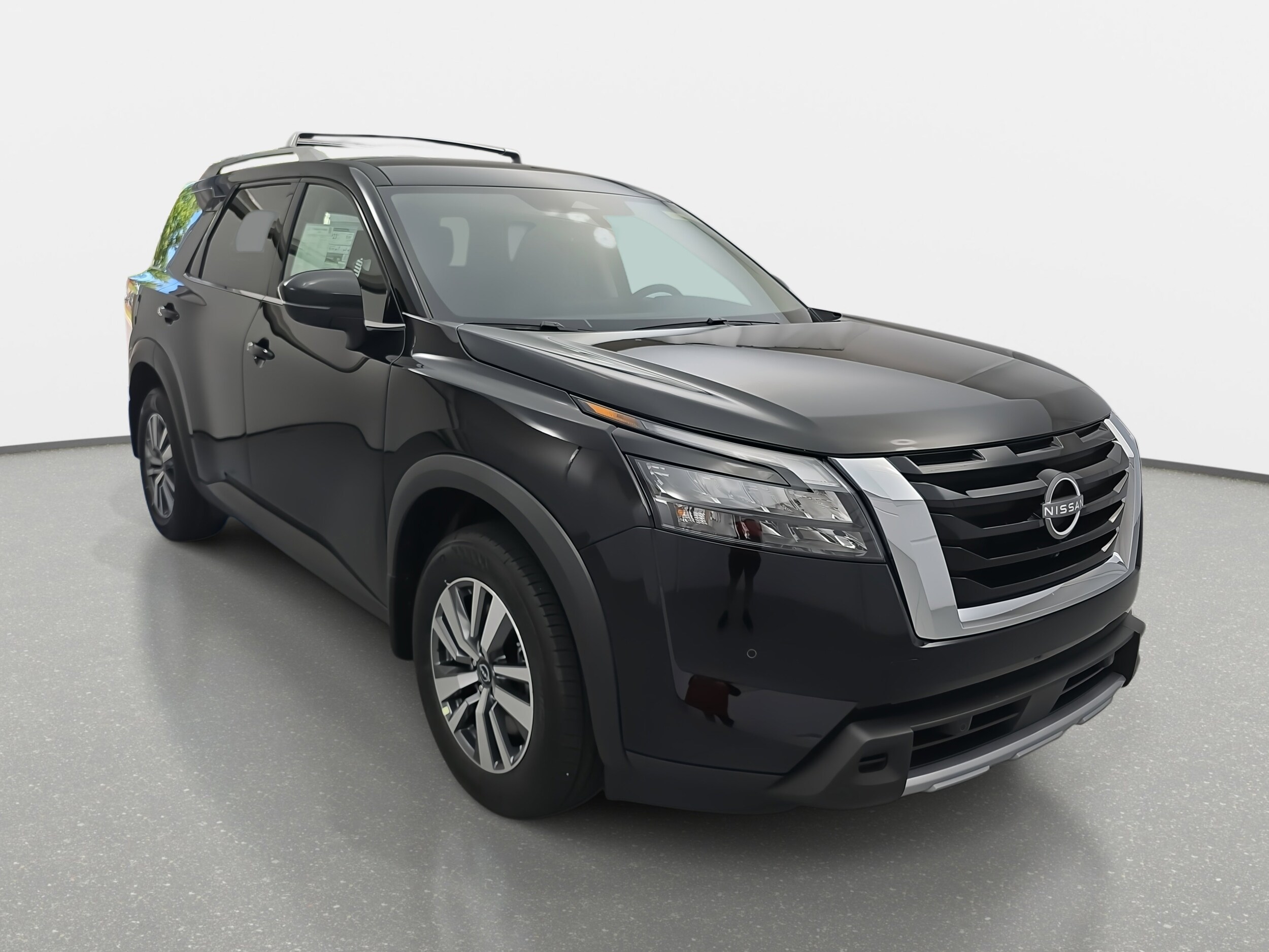2025 Nissan Pathfinder SL photo 3