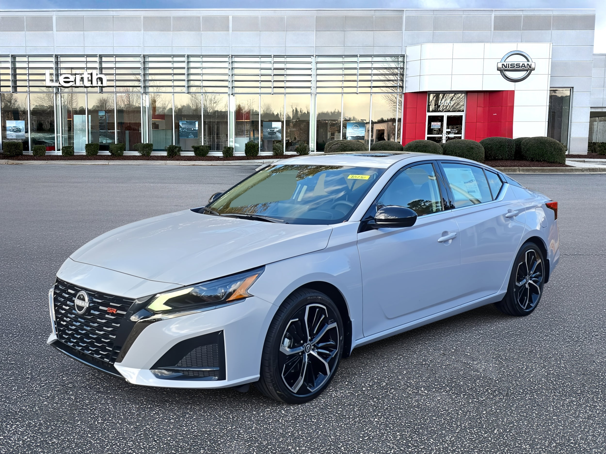 2025 Nissan Altima SR's photo