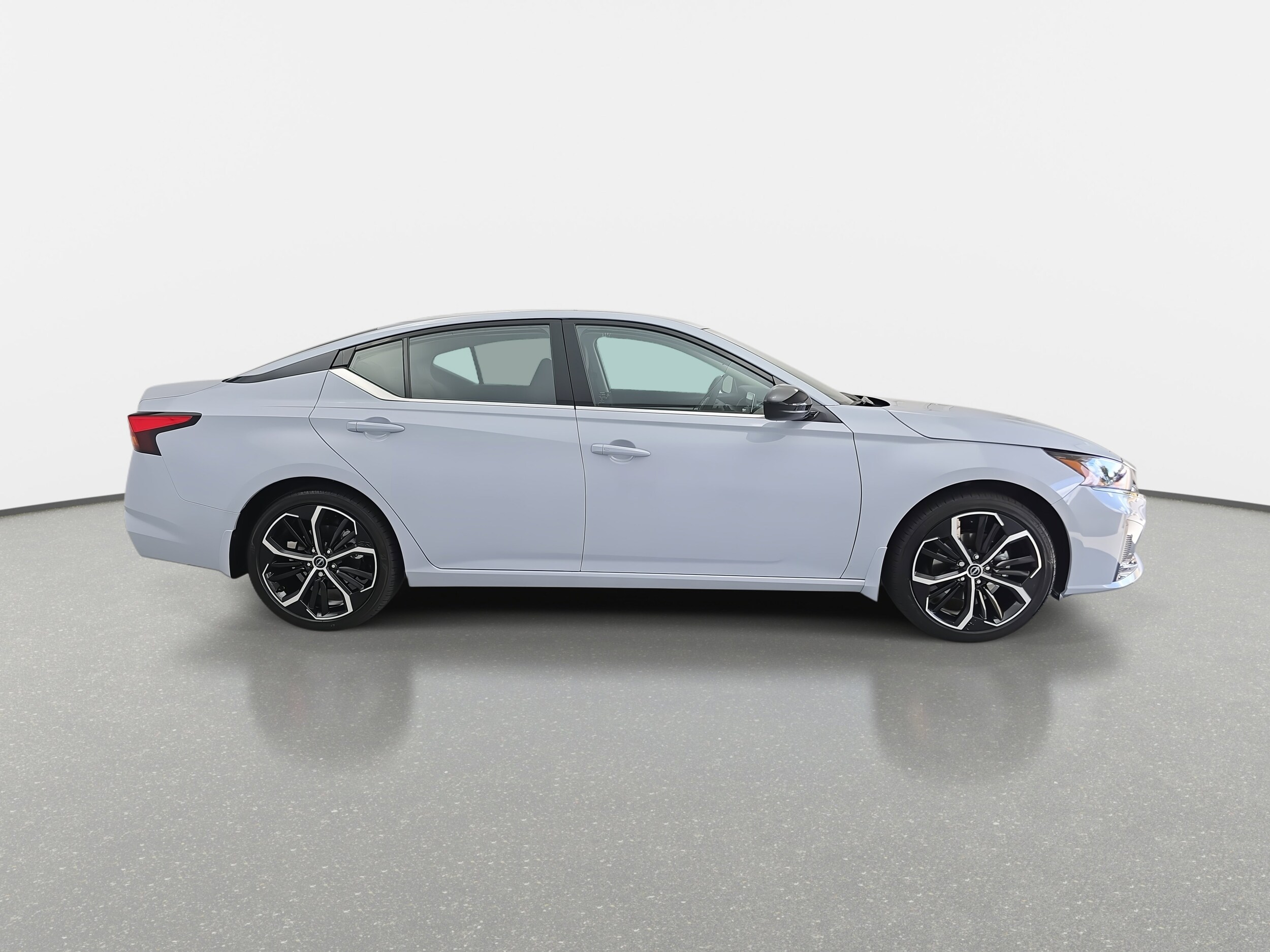 2025 Nissan Altima SR photo 3