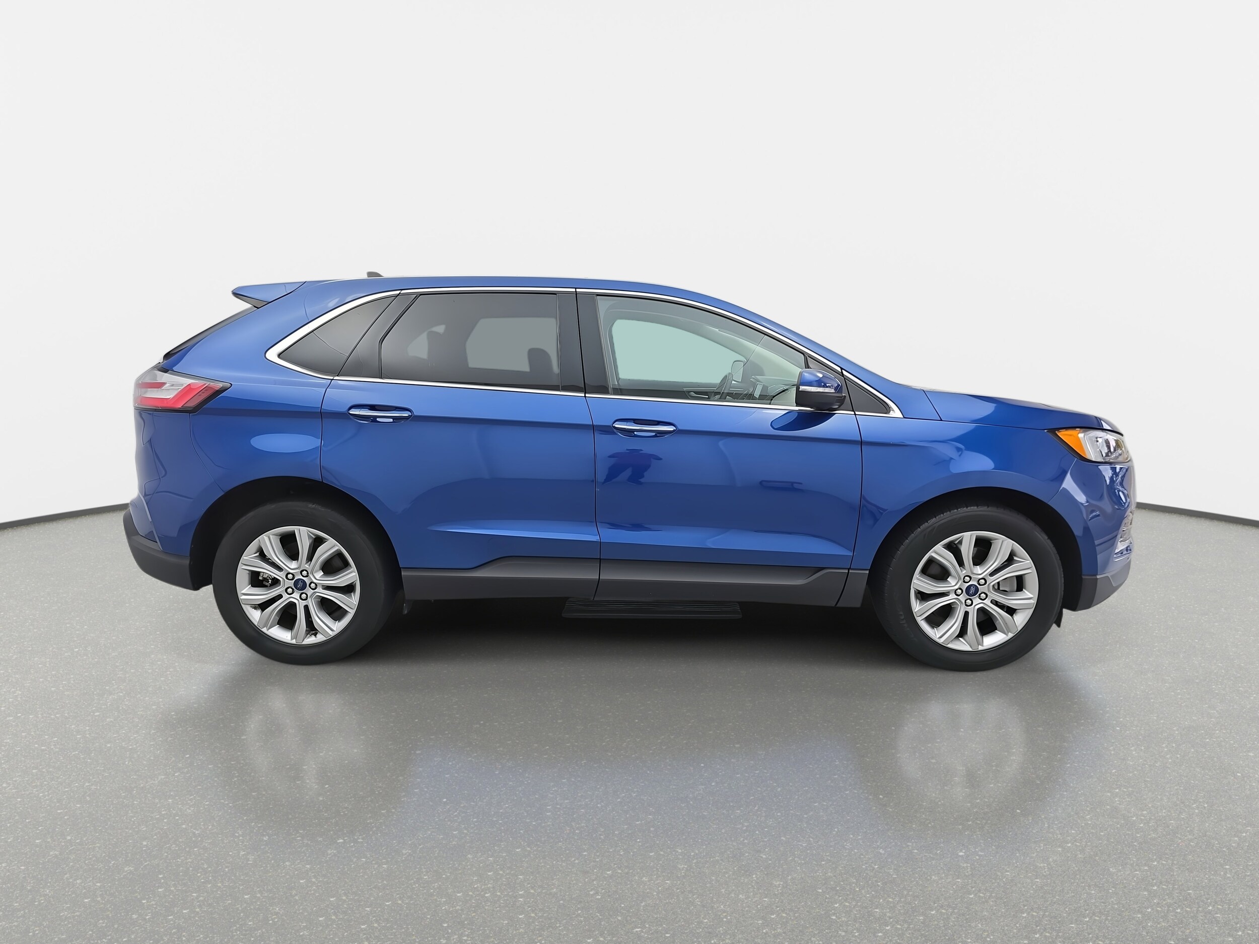 2022 Ford Edge Titanium photo 4