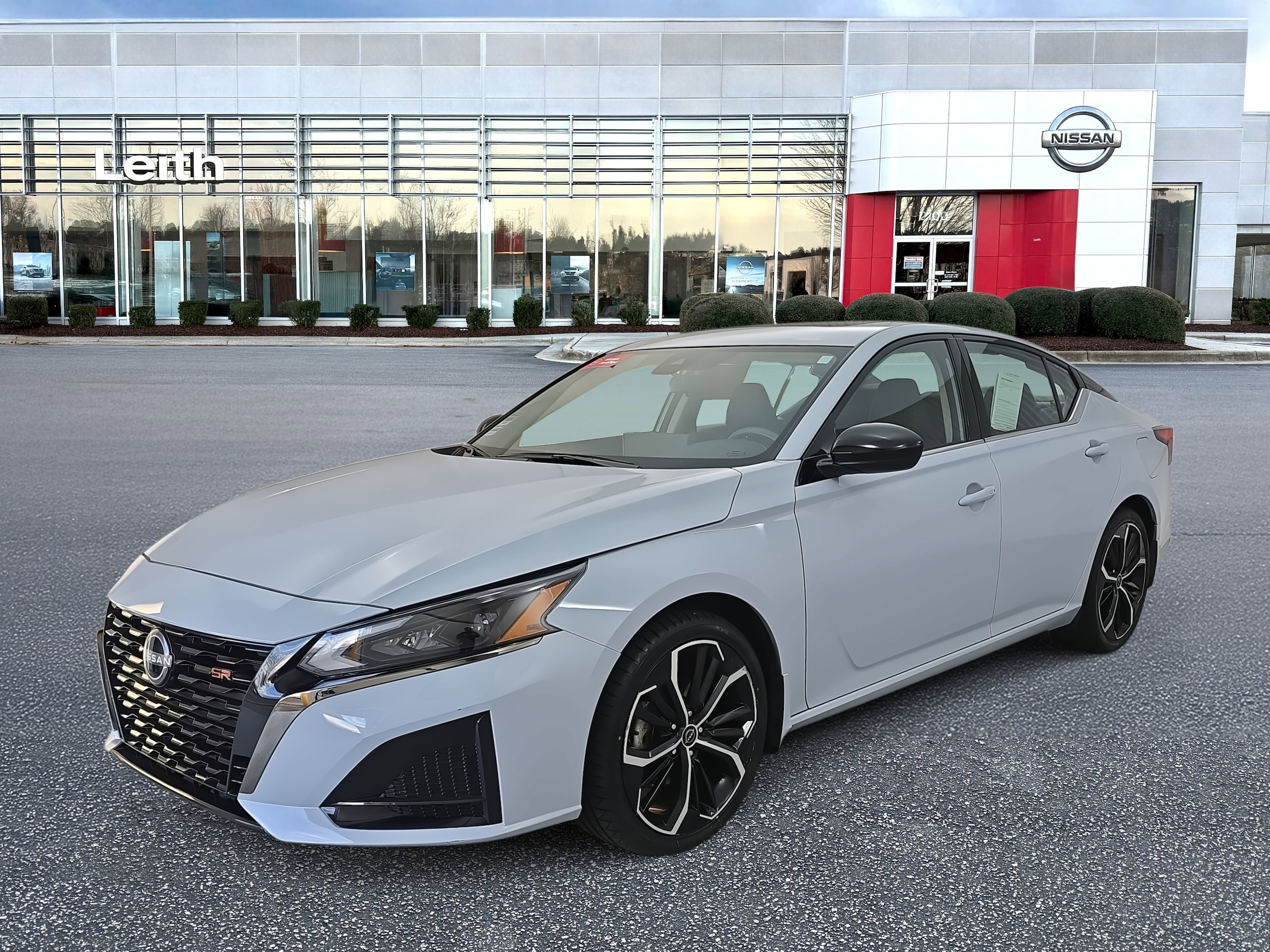 2023 Nissan Altima SR's photo