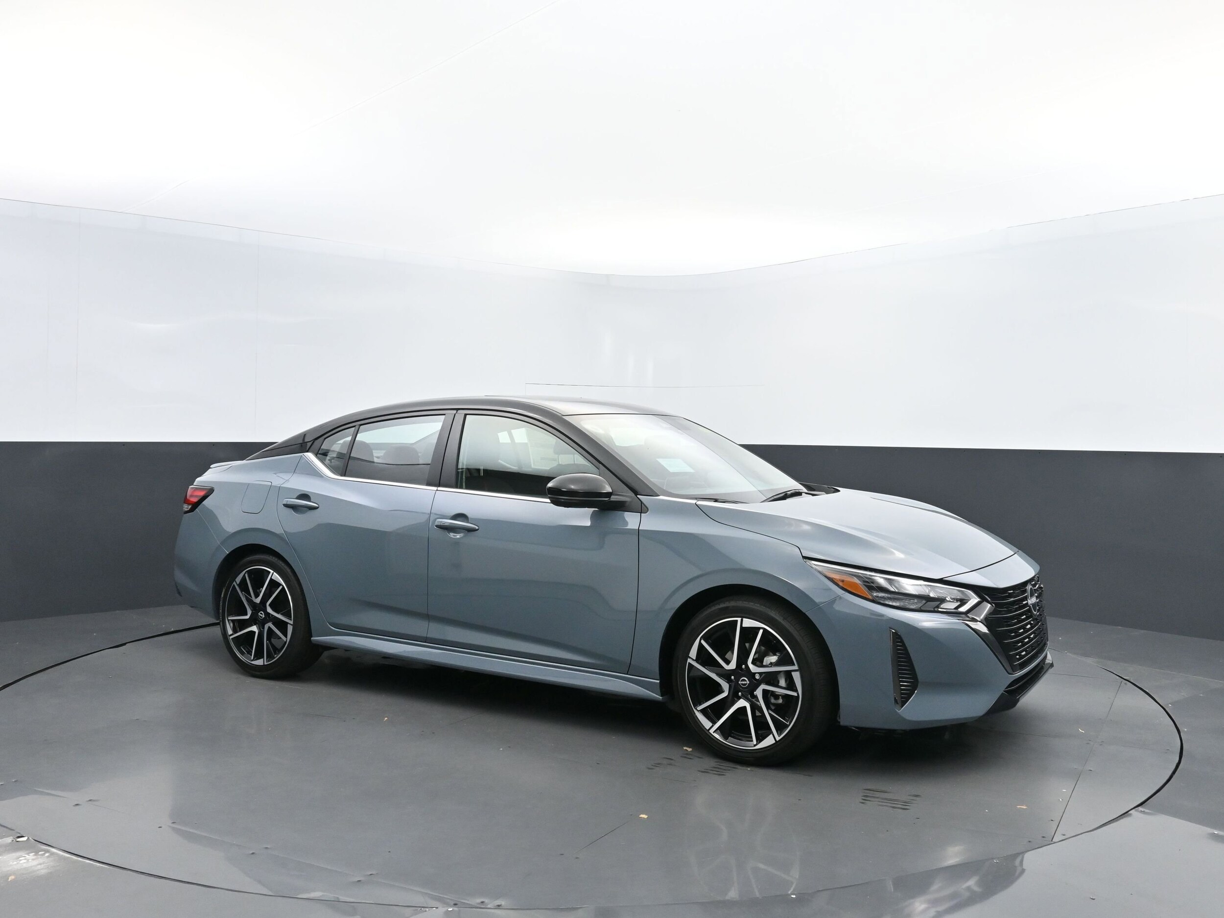 2025 Nissan Sentra SR photo 3