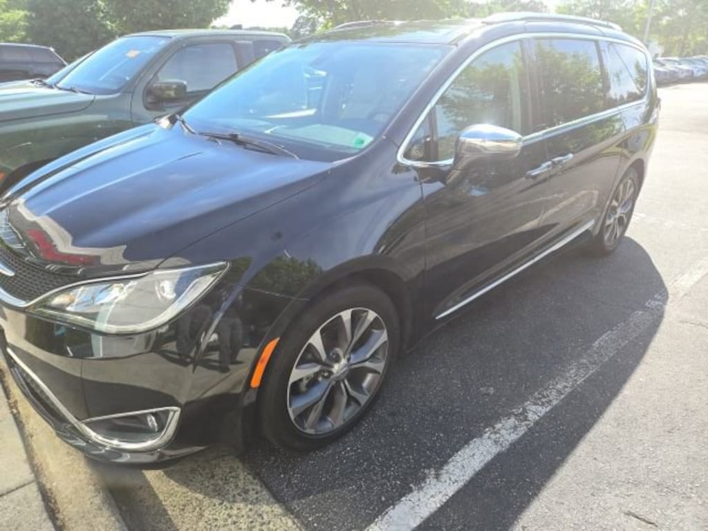 Used 2017 Chrysler Pacifica Limited Van