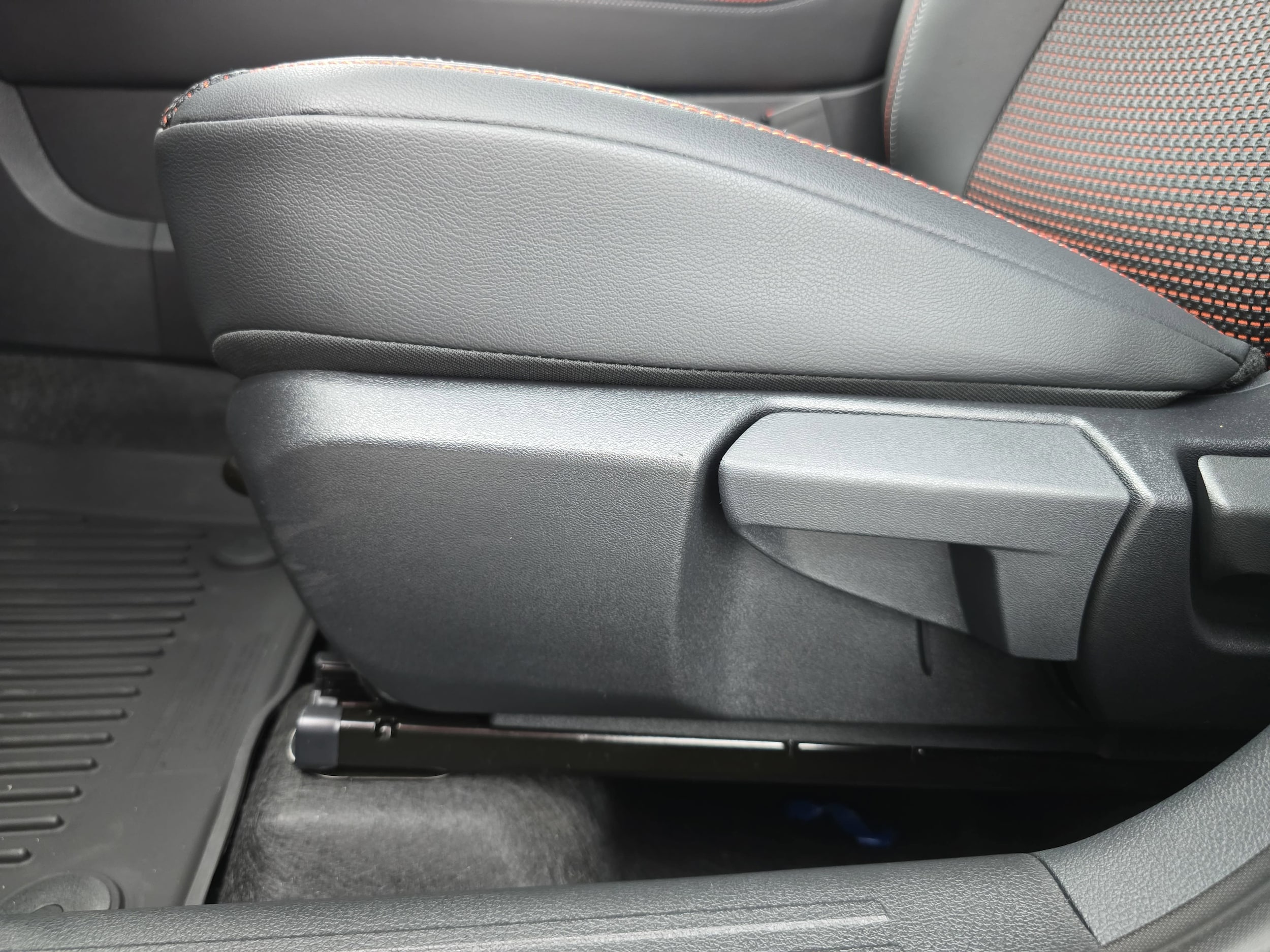 2026 Nissan KICKS SR - Photo 27