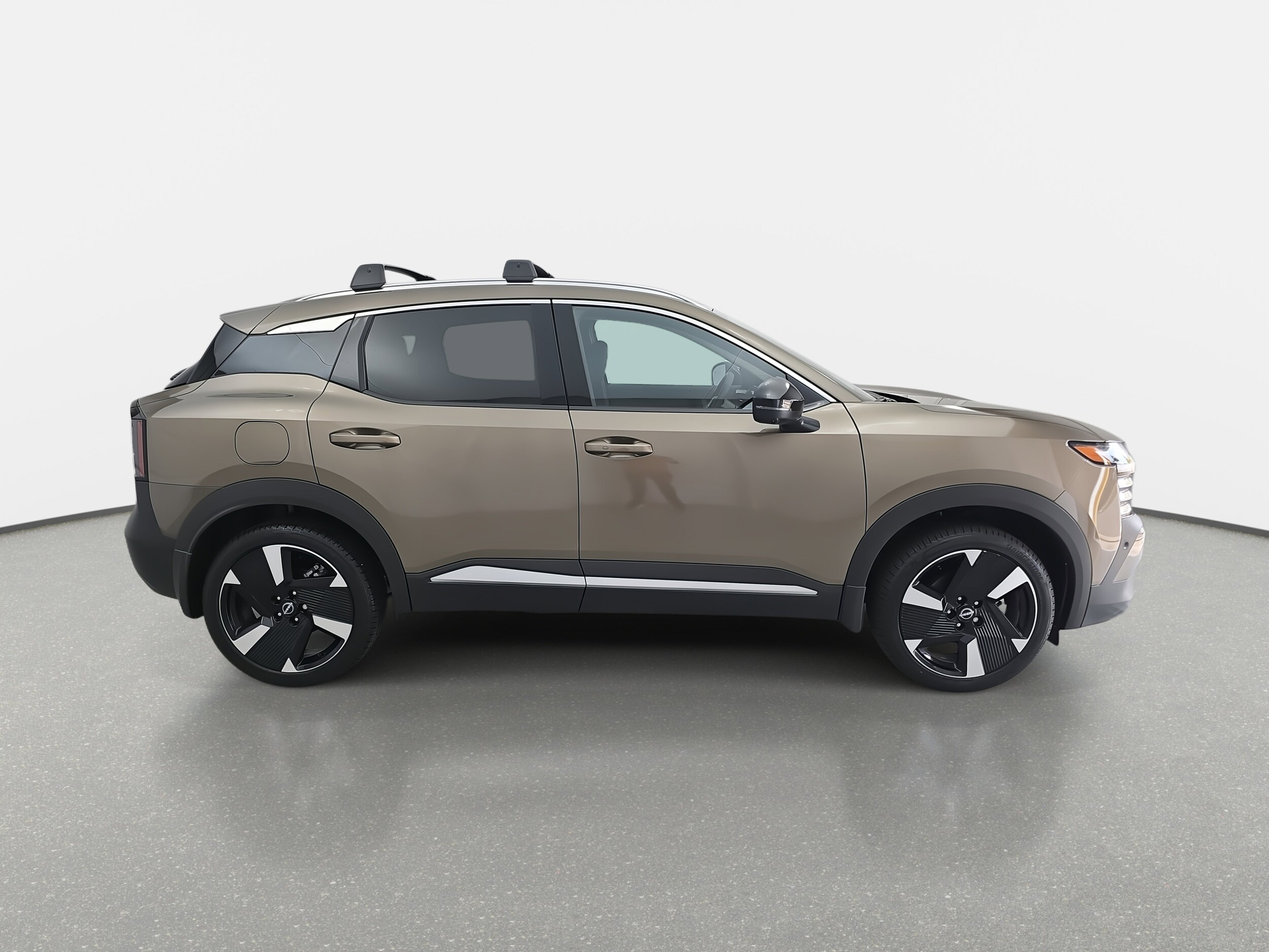 2026 Nissan Kicks SR photo 3