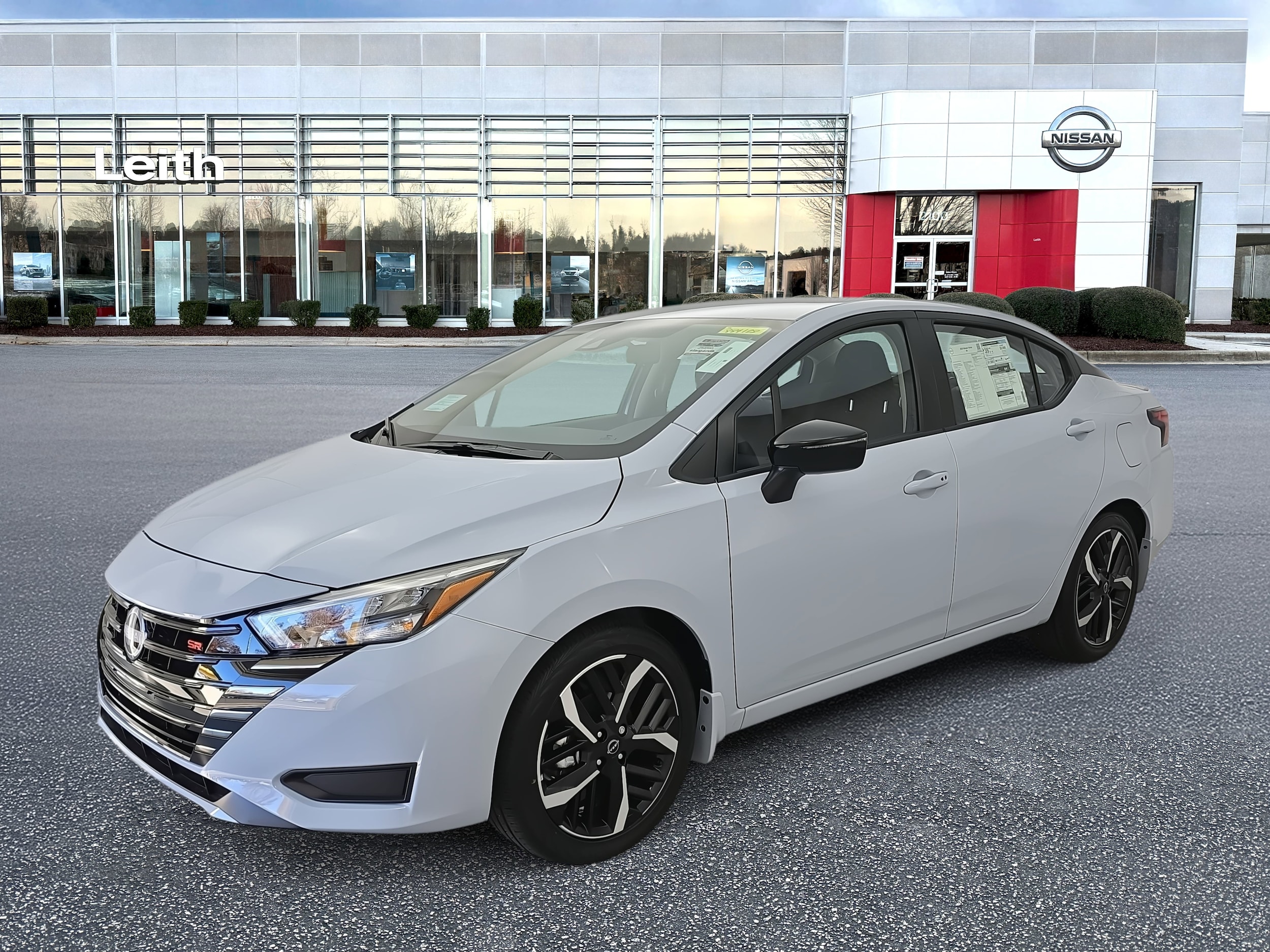 2025 Nissan Versa Sedan SR's photo