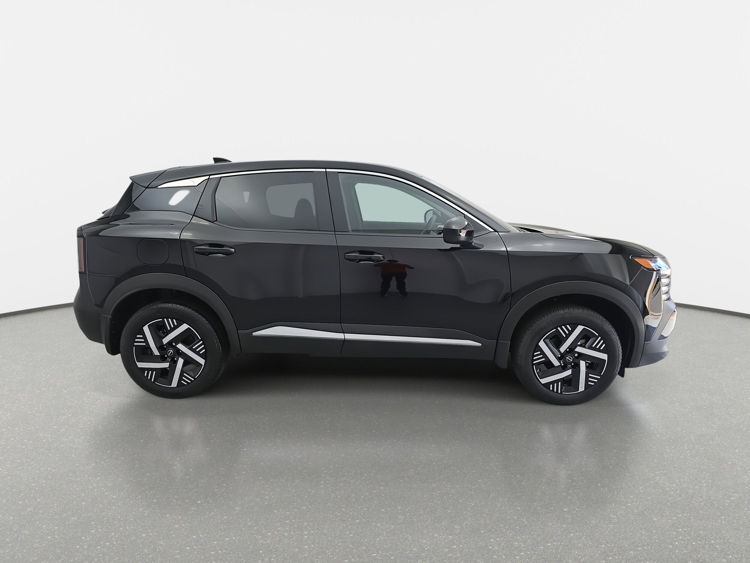 2025 Nissan Kicks SV photo 3
