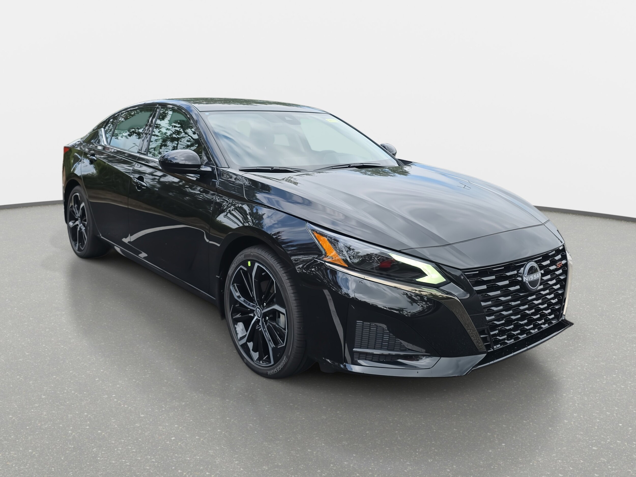 2025 Nissan Altima SR photo 3