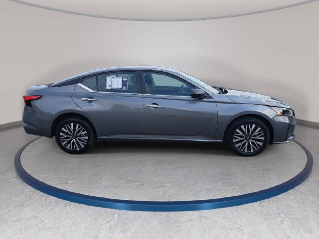Used 2025 Nissan Altima SV Sedan