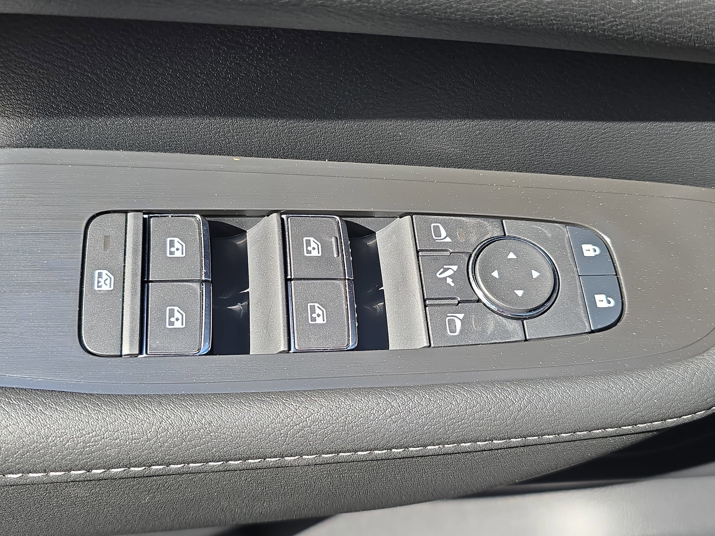 2025 Nissan Armada SL - Photo 29