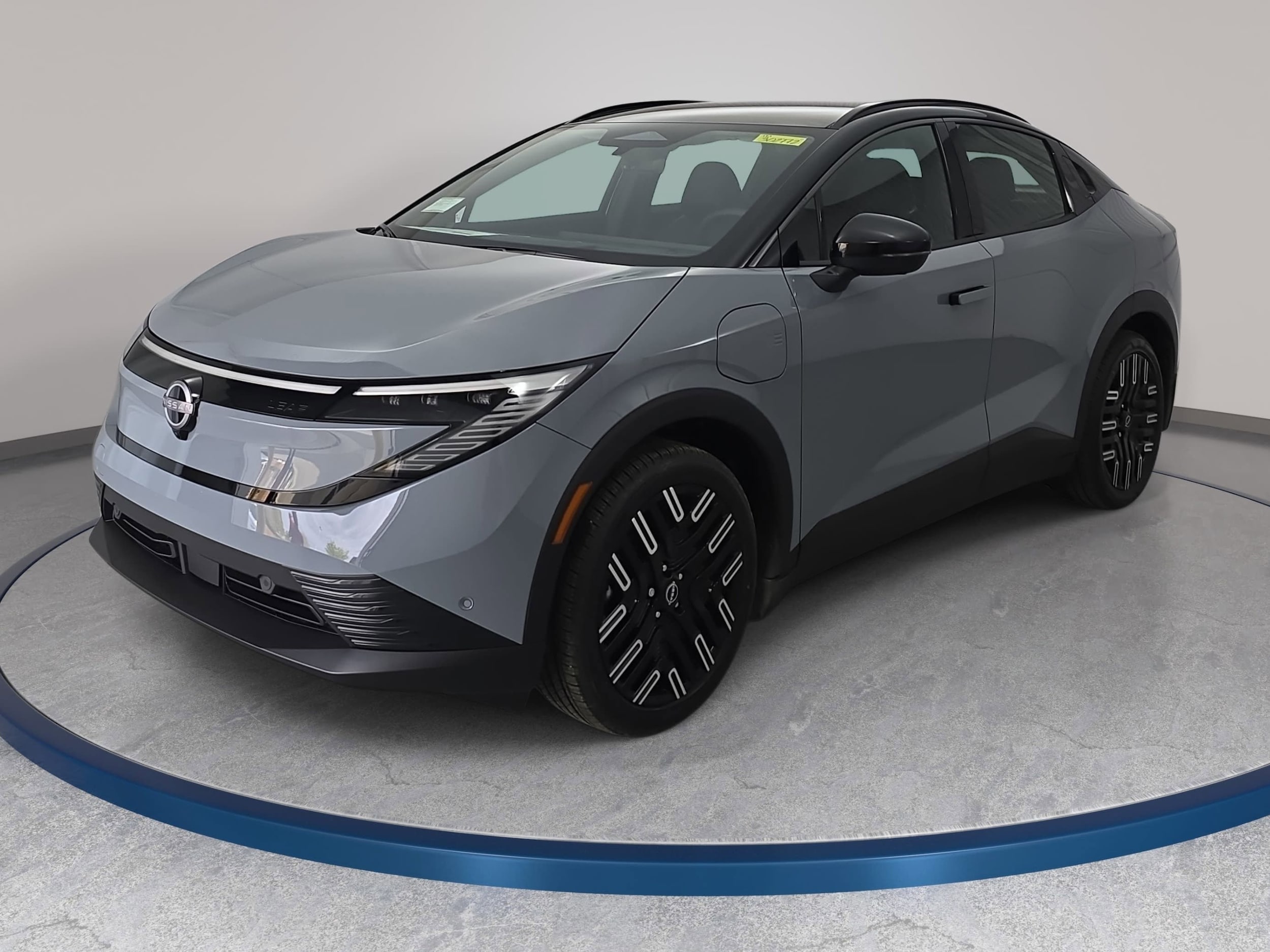 2026 Nissan Leaf Platinum+'s photo