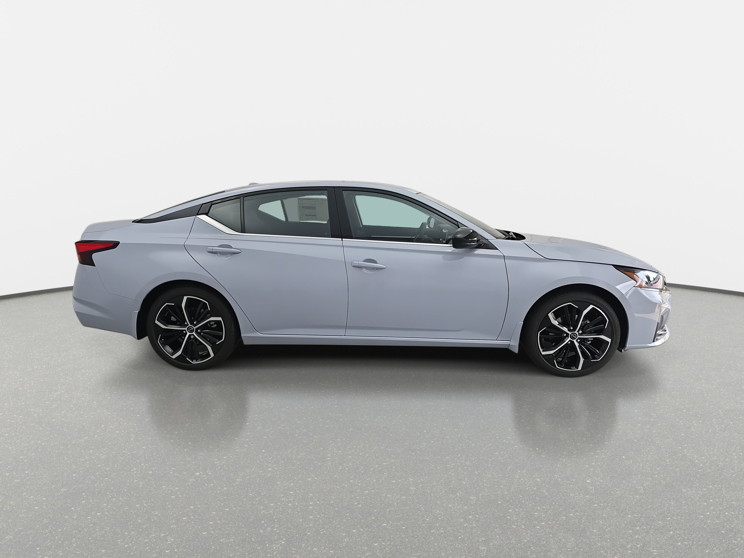 2025 Nissan Altima SR photo 3