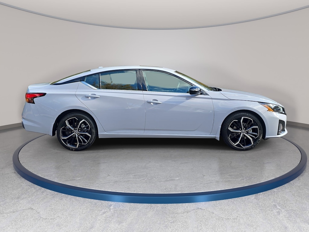 New 2025 Nissan Altima SR Sedan
