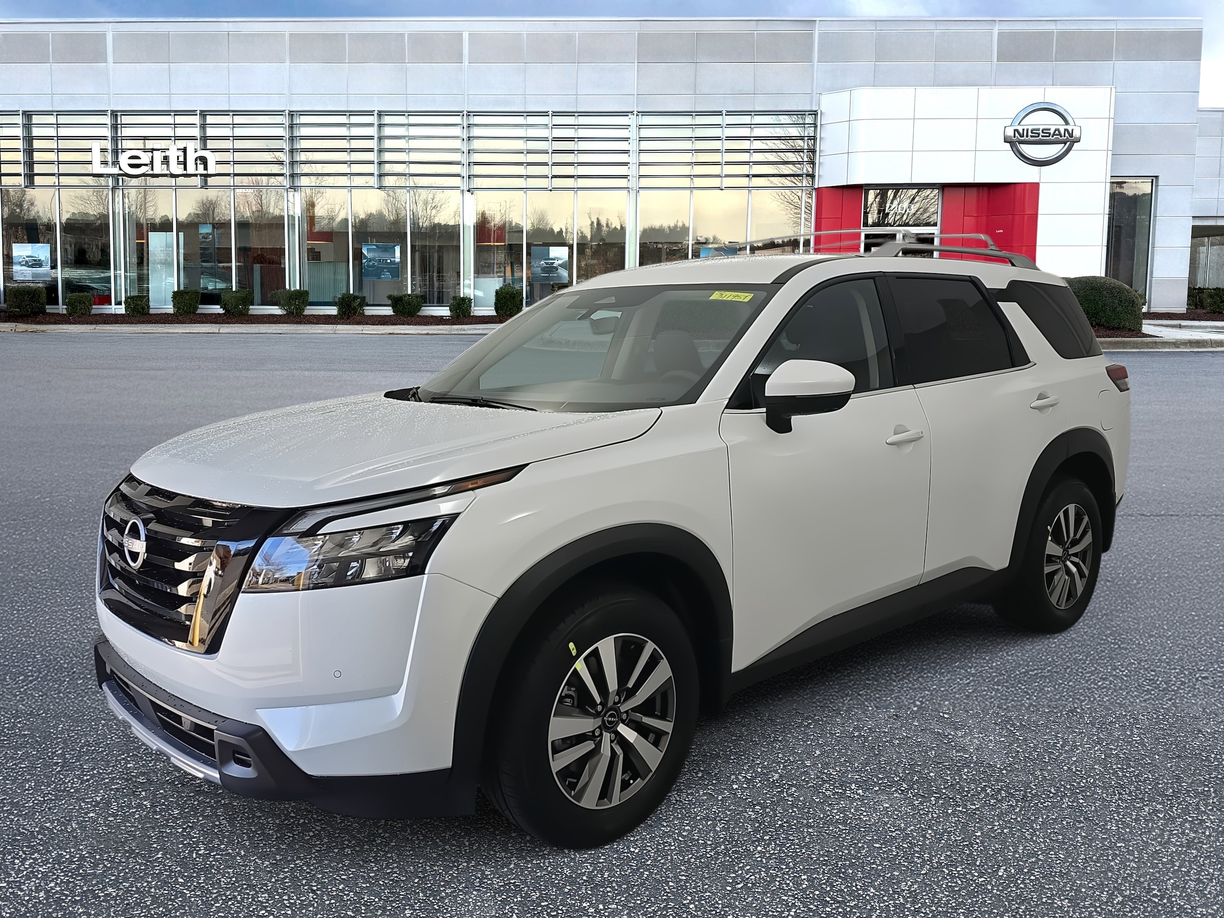 2025 Nissan Pathfinder SL's photo