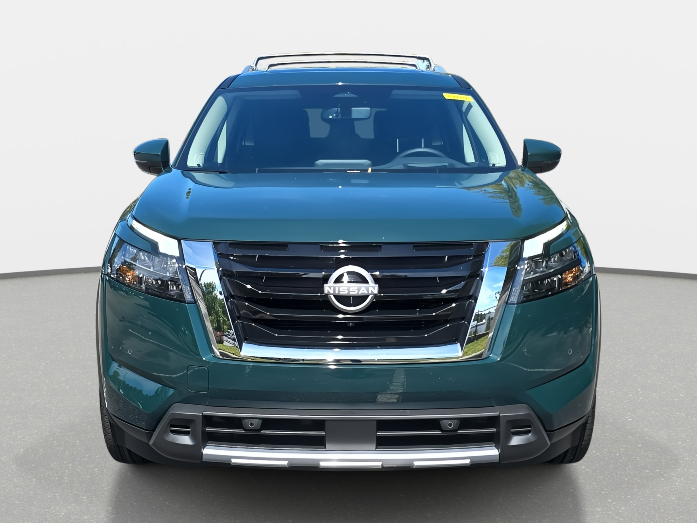 2025 Nissan Pathfinder Platinum photo 2