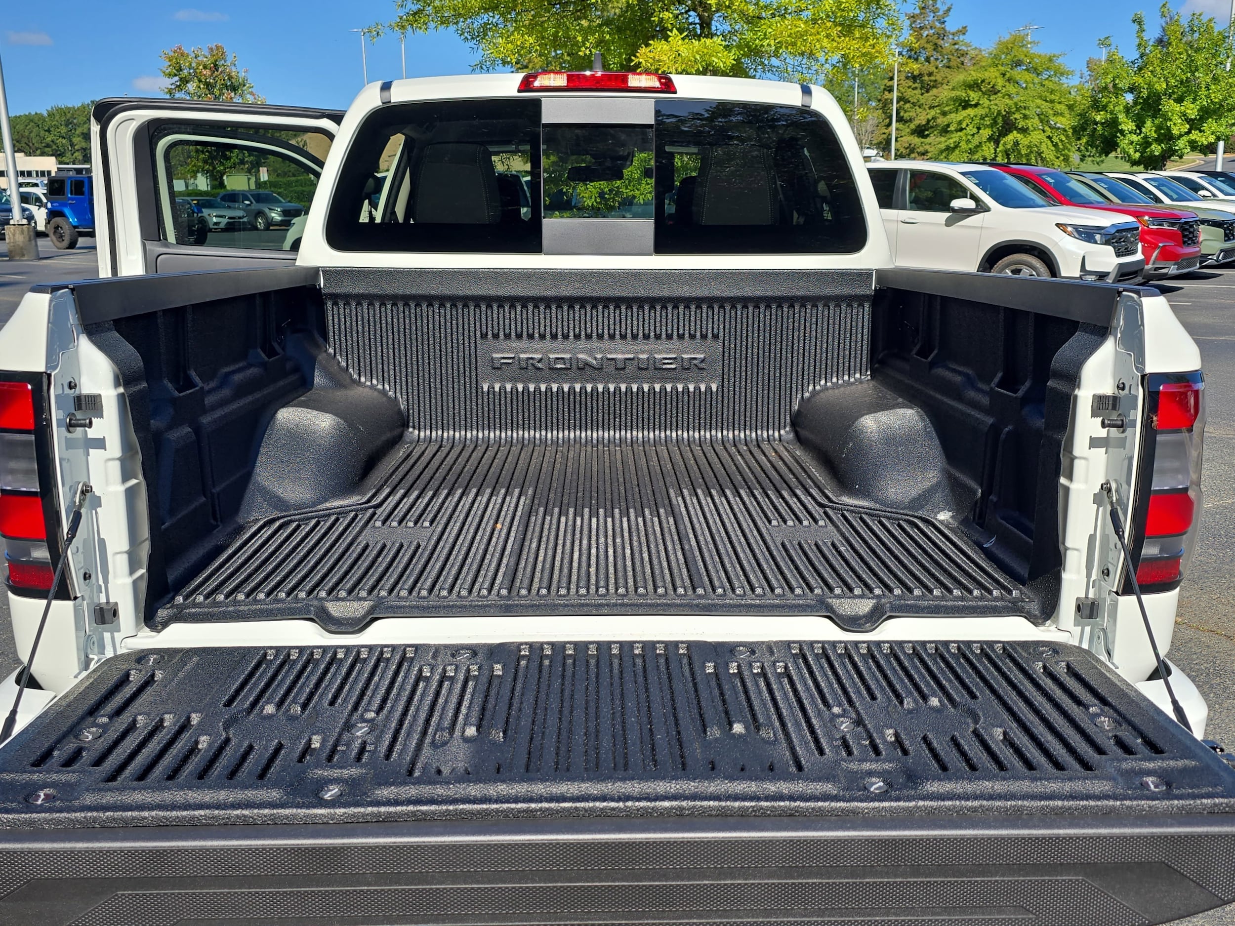 2026 Nissan Frontier SV - Photo 12