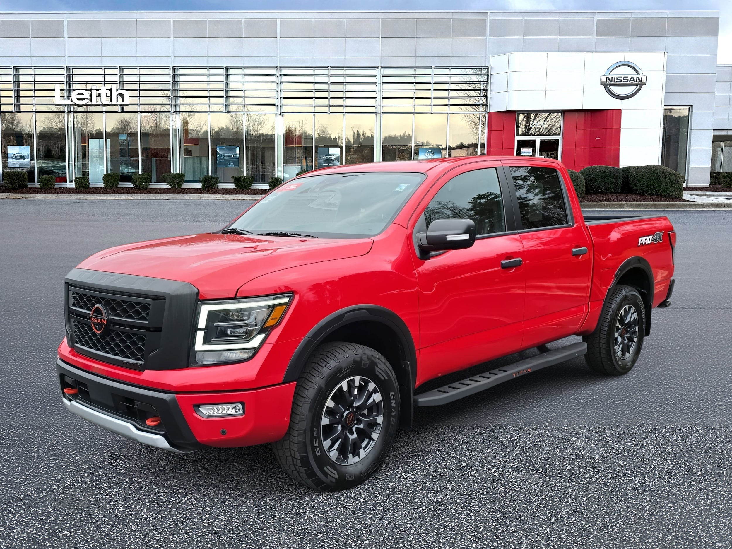 2024 Nissan Titan PRO-4X's photo
