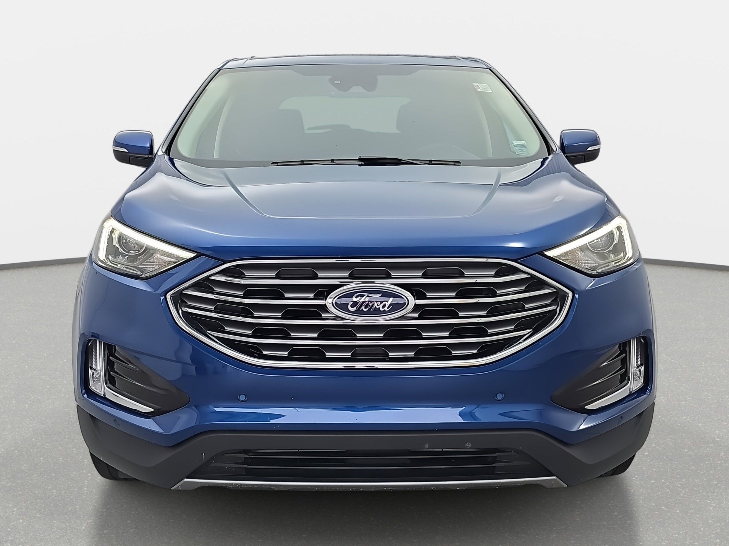 2022 Ford Edge Titanium photo 2