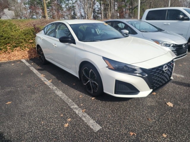 2023 Nissan Altima 2.5 SR photo 3