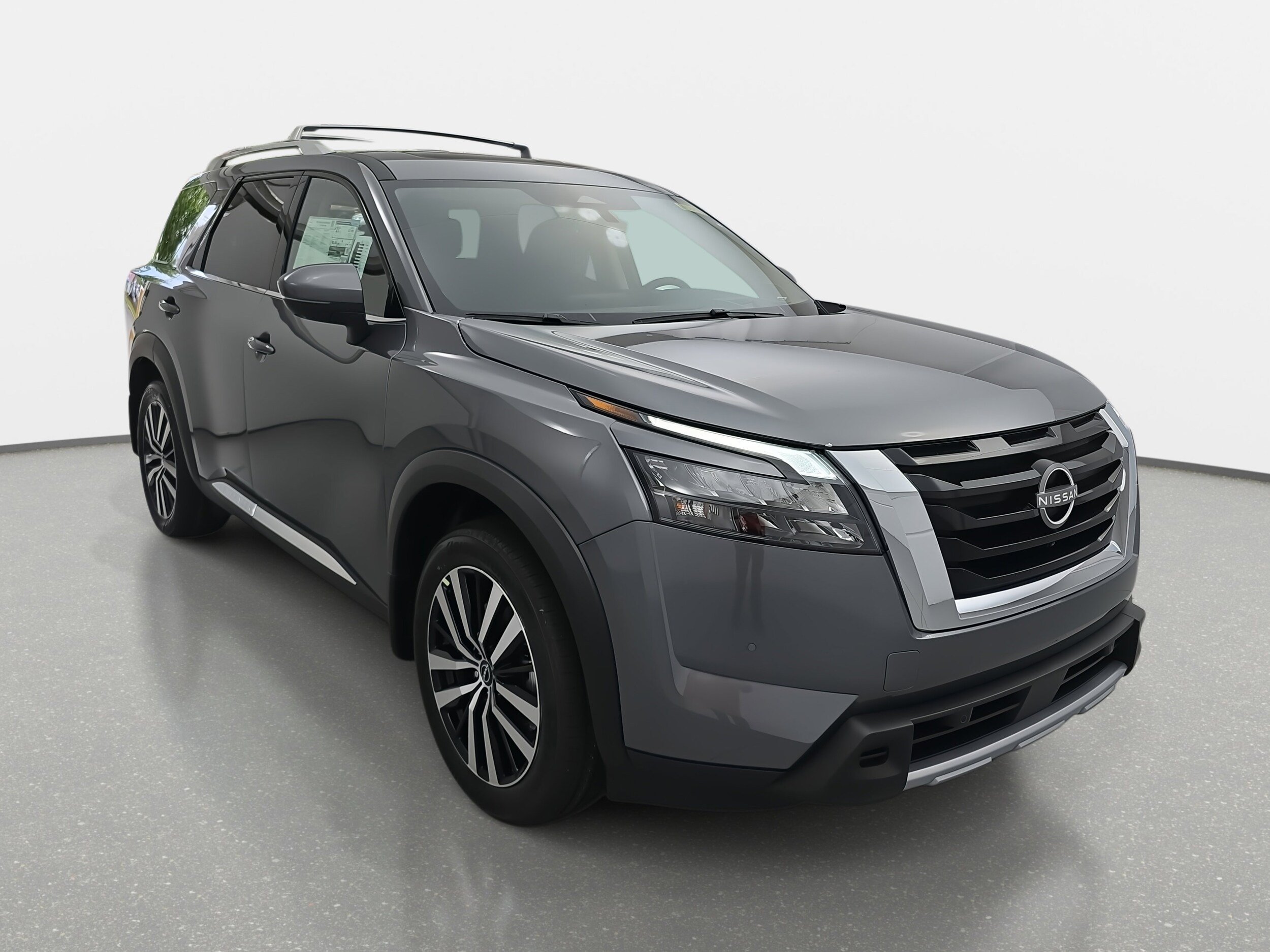 2025 Nissan Pathfinder Platinum photo 3