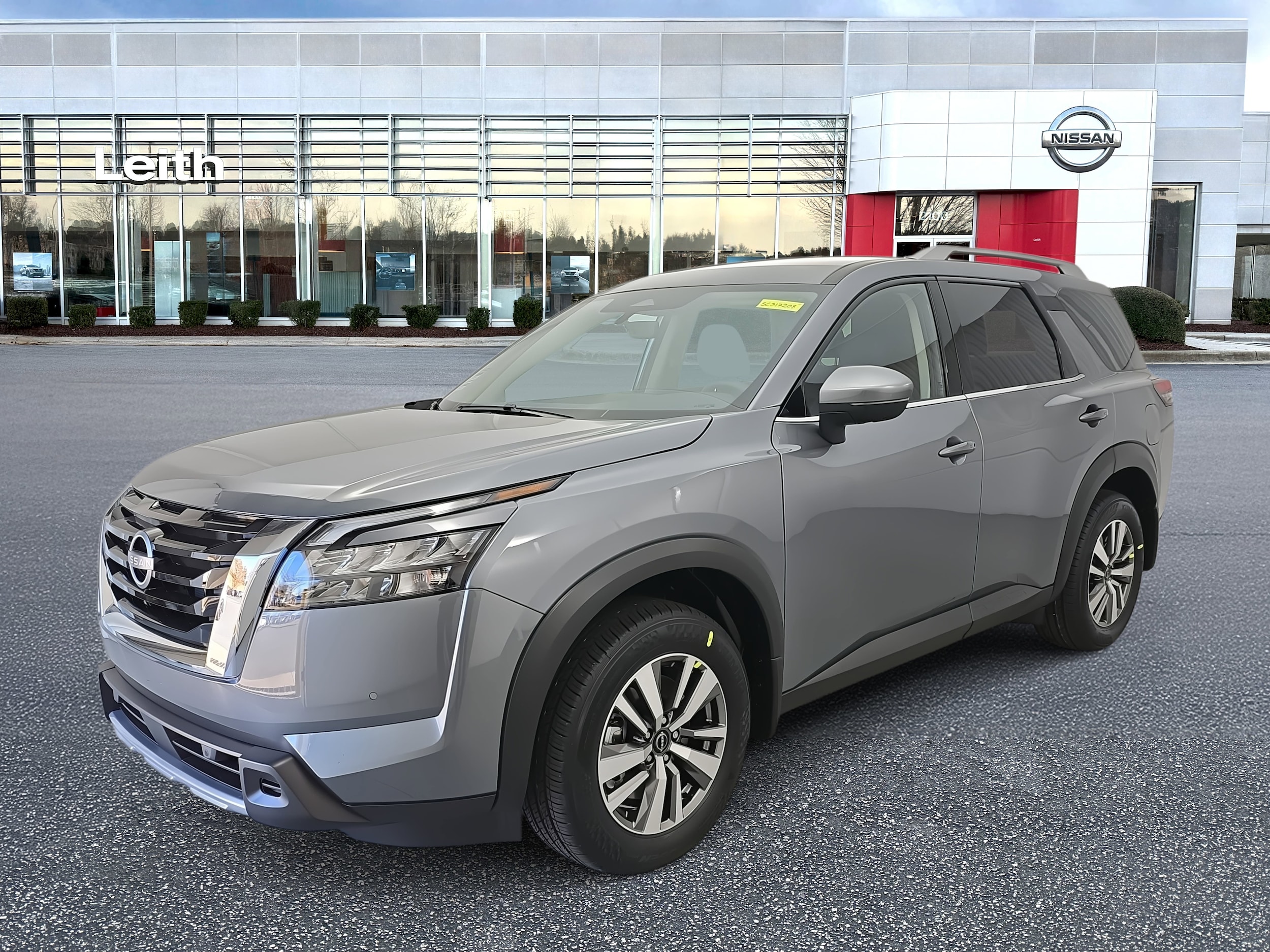 2025 Nissan Pathfinder SL's photo