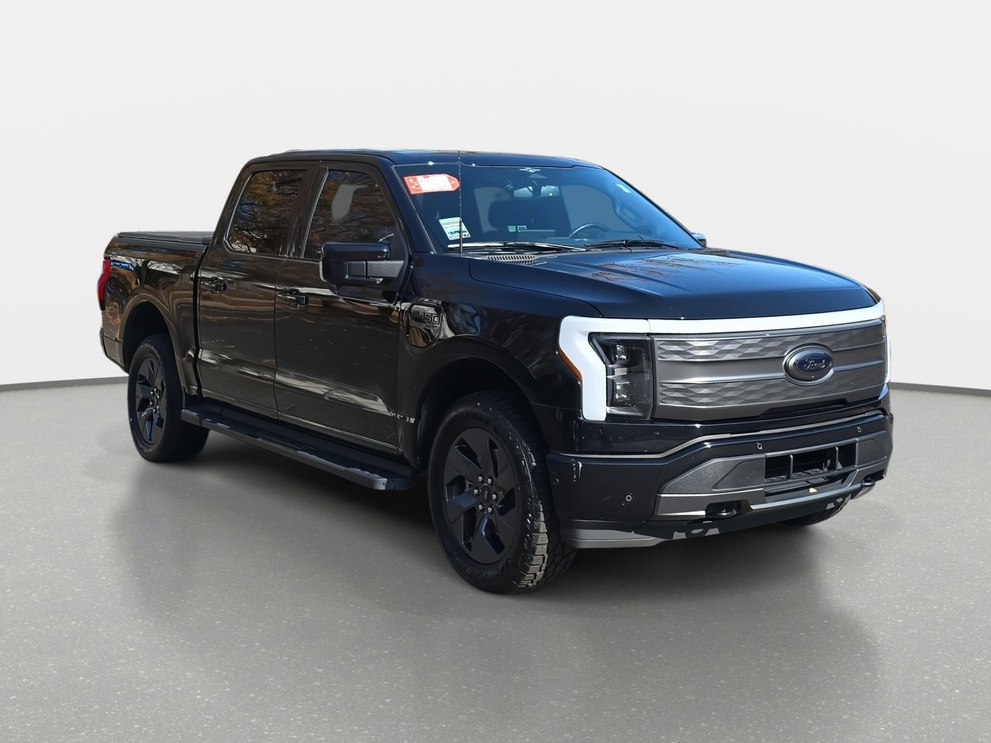 2023 Ford F-150 Lightning Lariat photo 2