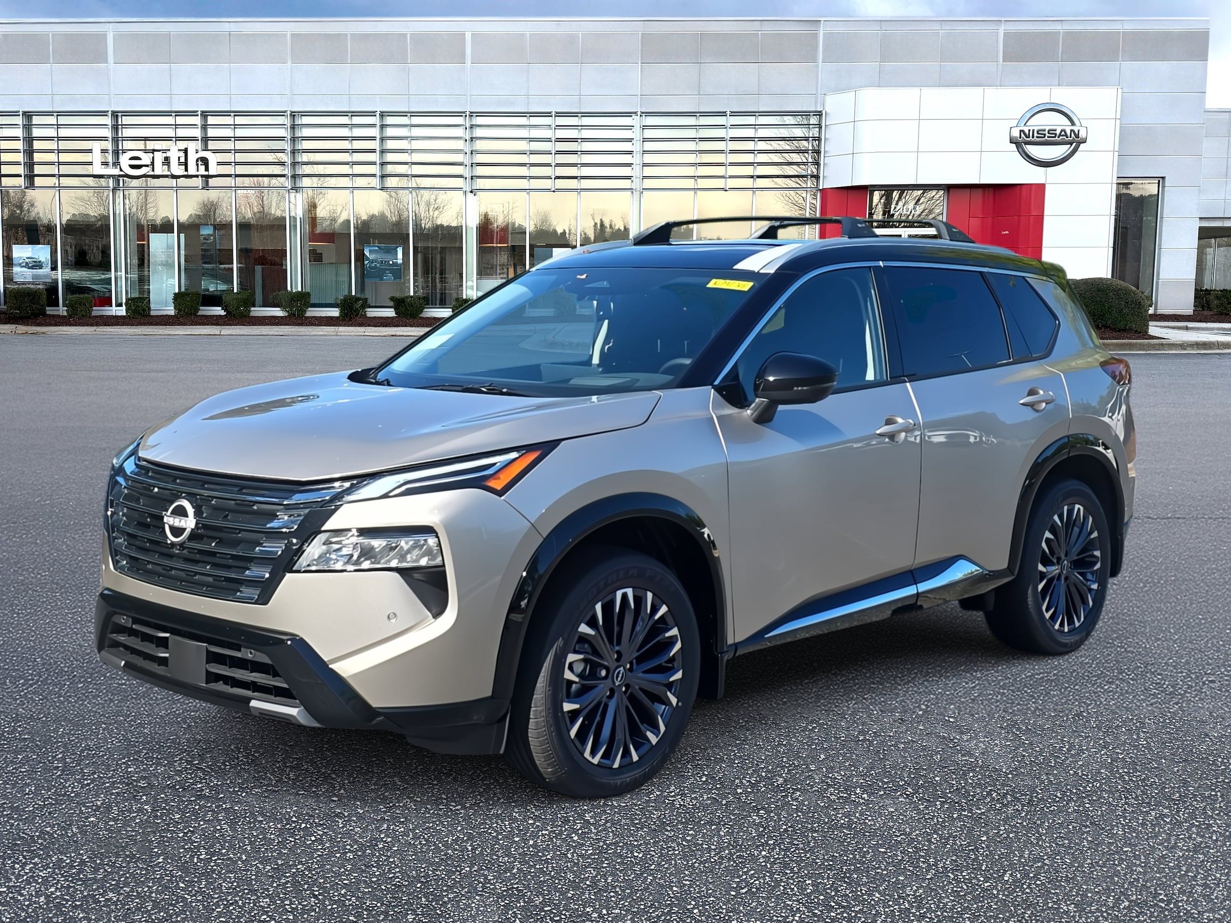 2026 Nissan Rogue Platinum's photo