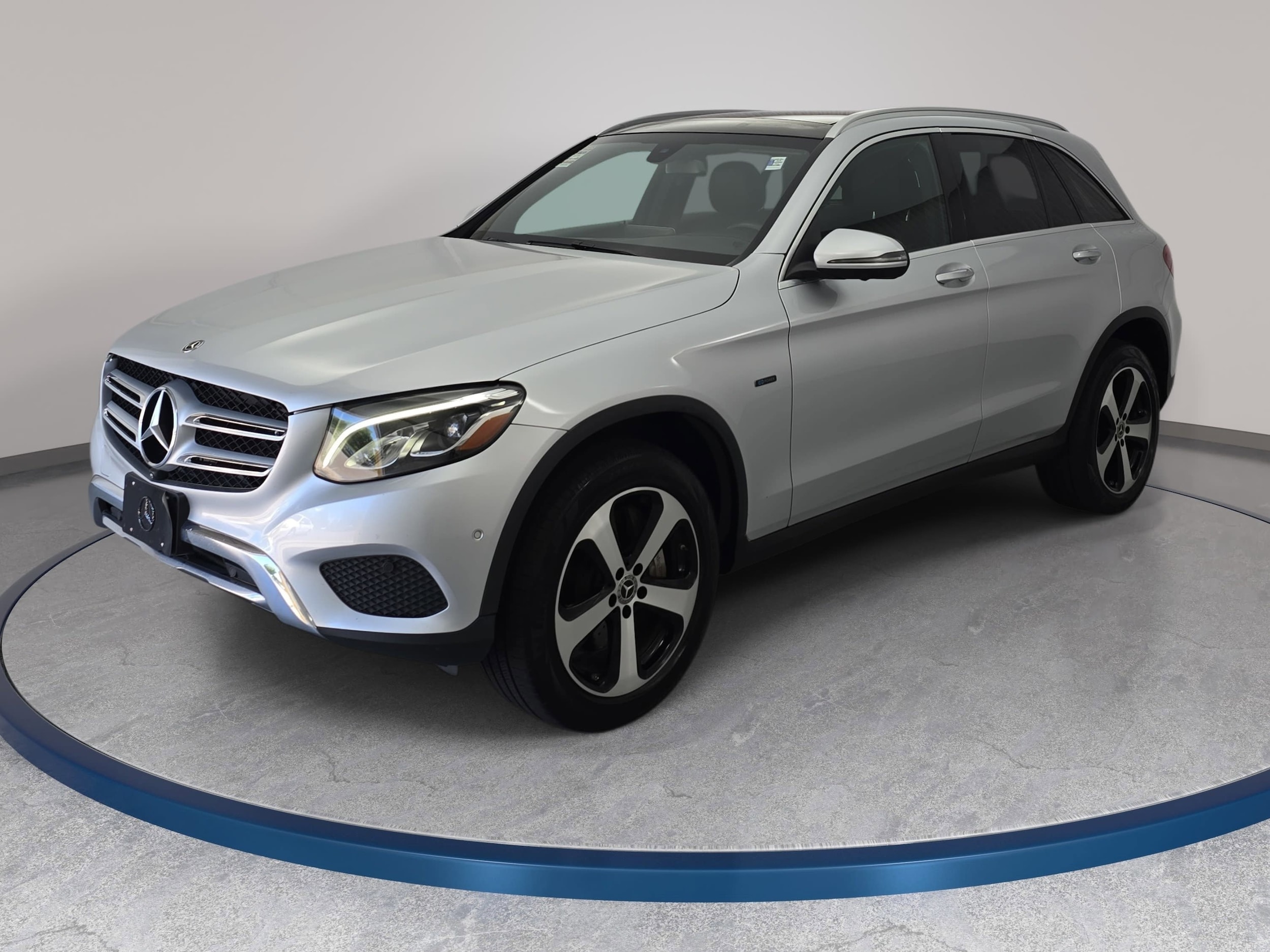 2019 Mercedes-Benz GLC GLC350e 4MATIC's photo