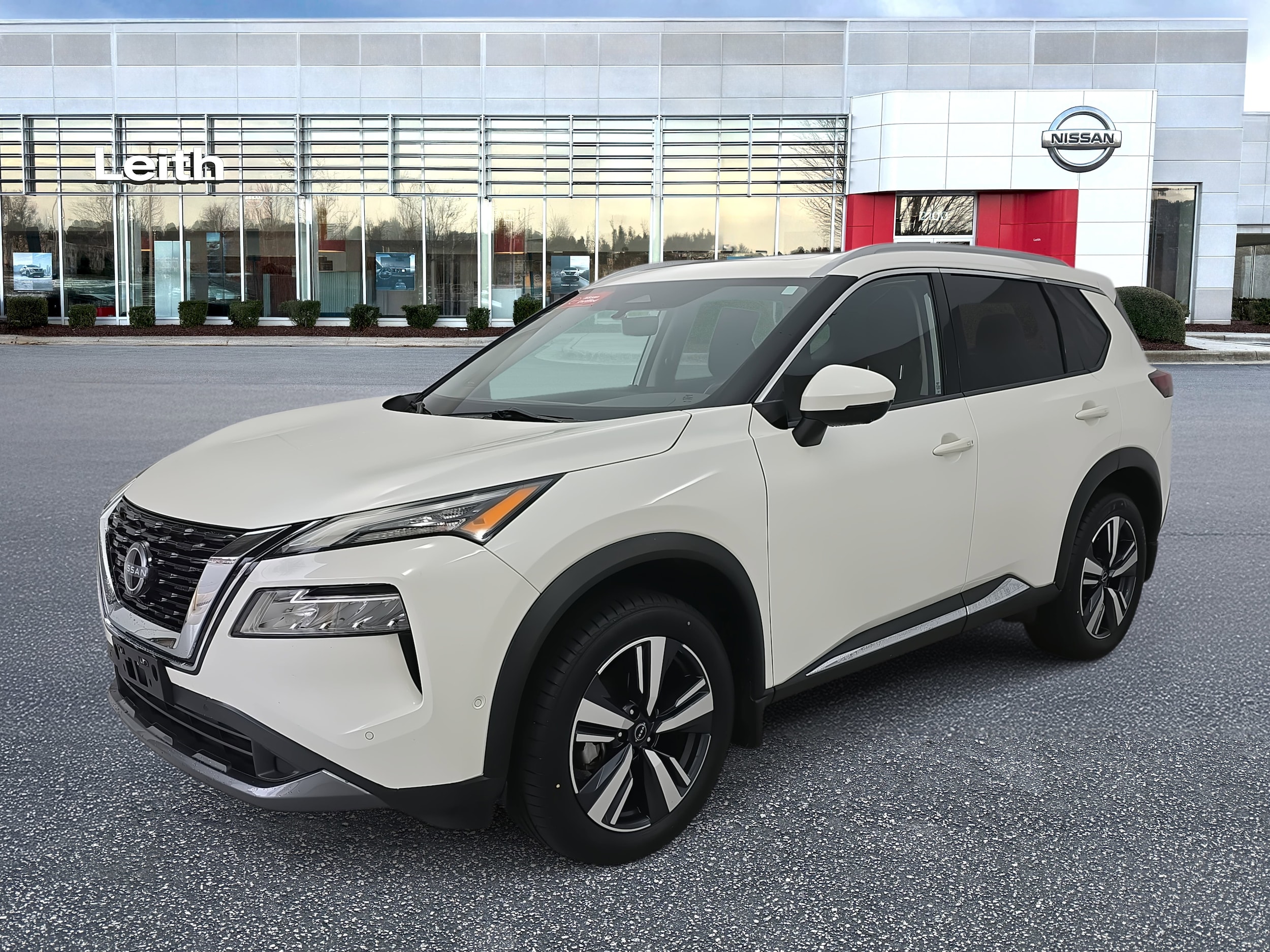 2023 Nissan Rogue SL's photo