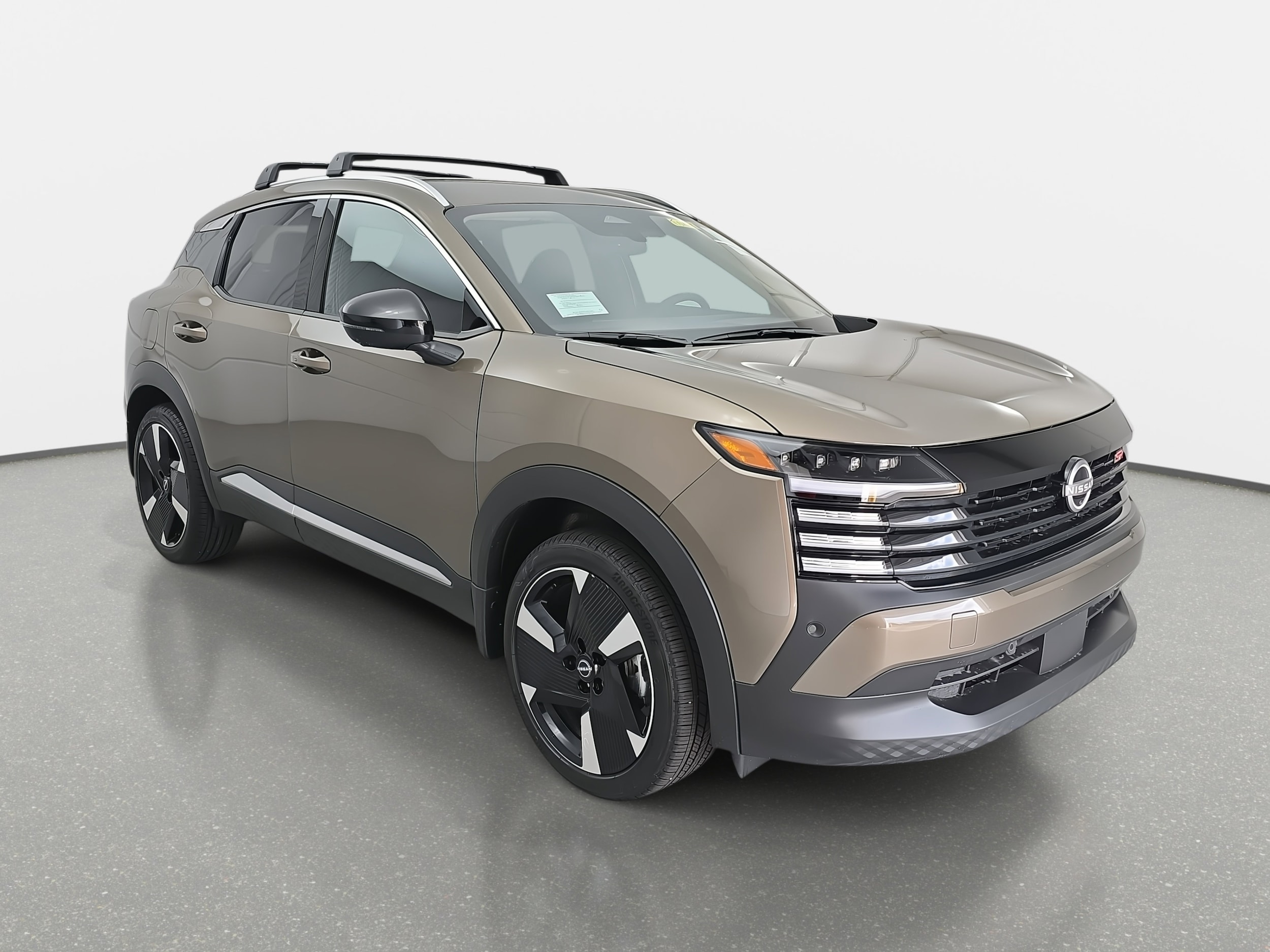 2026 Nissan Kicks SR photo 2