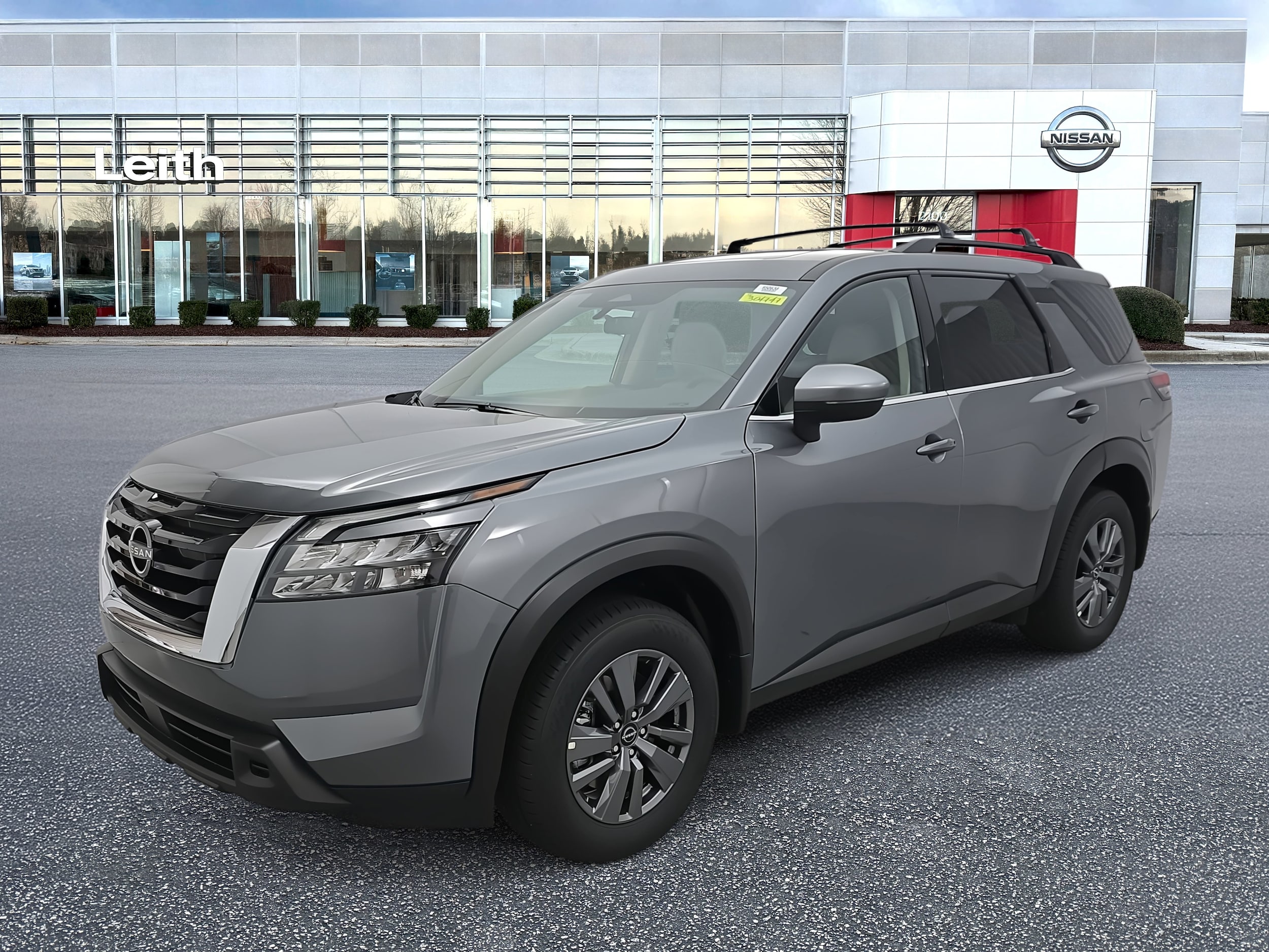 2025 Nissan Pathfinder SV's photo