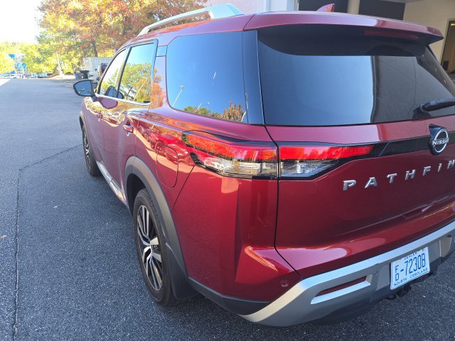 Used 2024 Nissan Pathfinder Platinum SUV