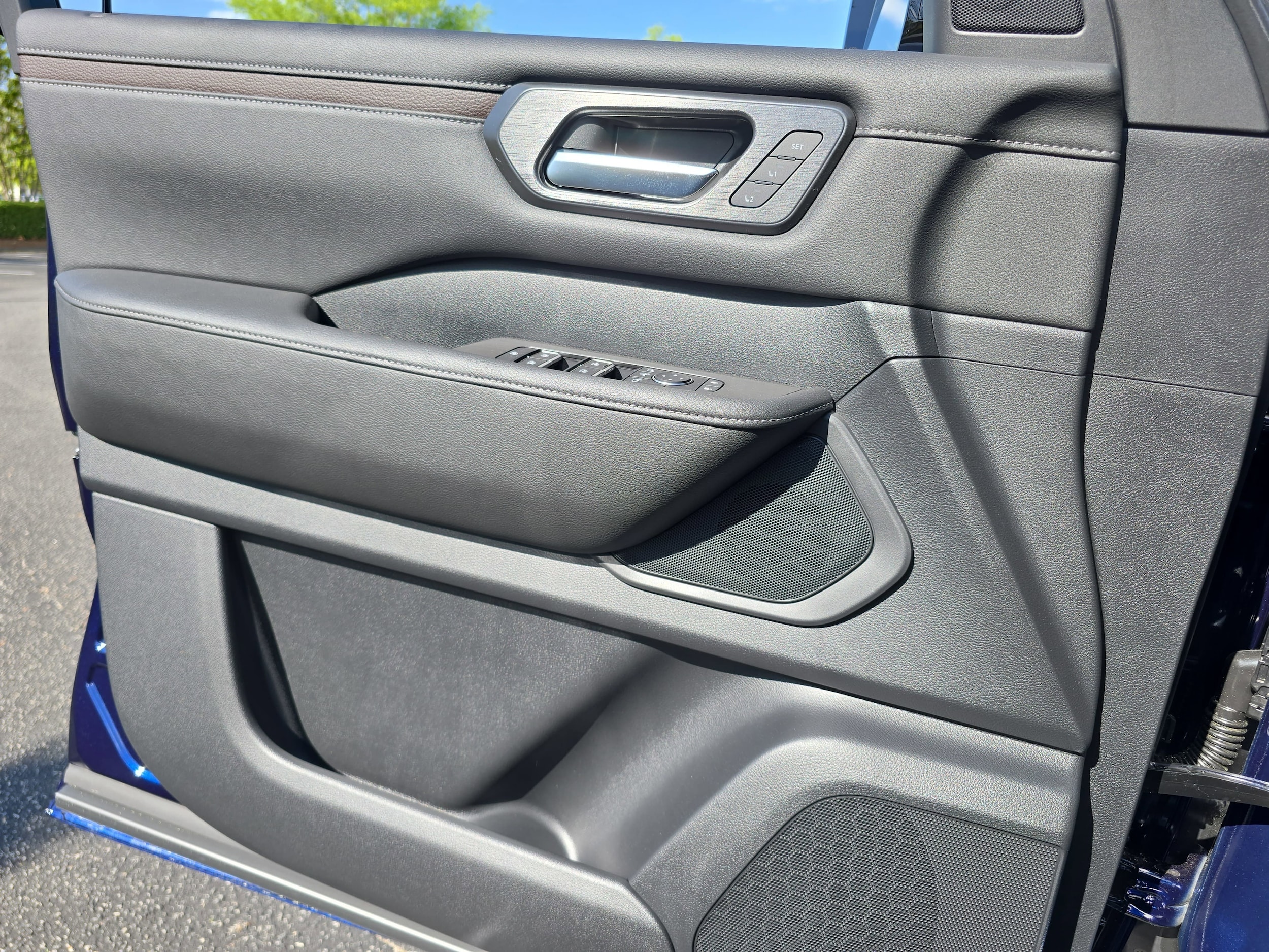 2025 Nissan Armada SL - Photo 28