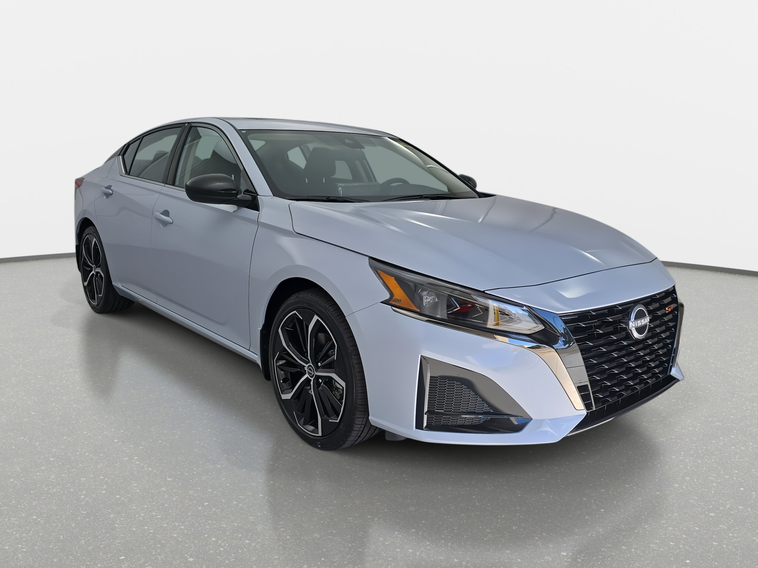 2025 Nissan Altima SR photo 2