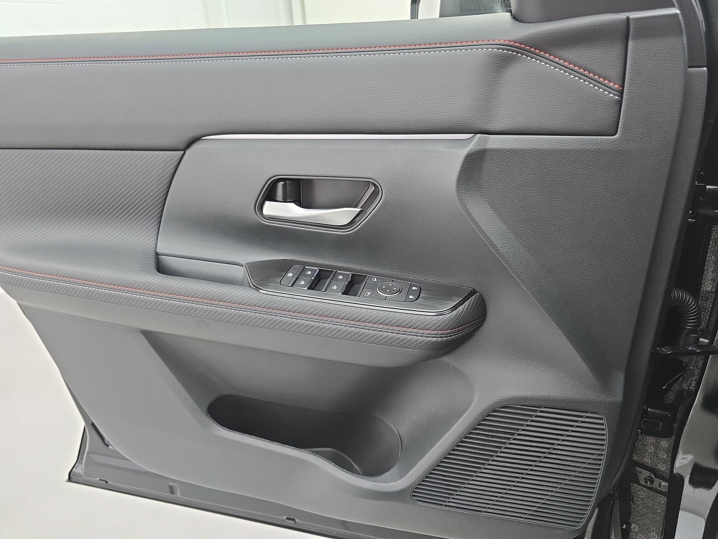 2026 Nissan KICKS SR - Photo 25