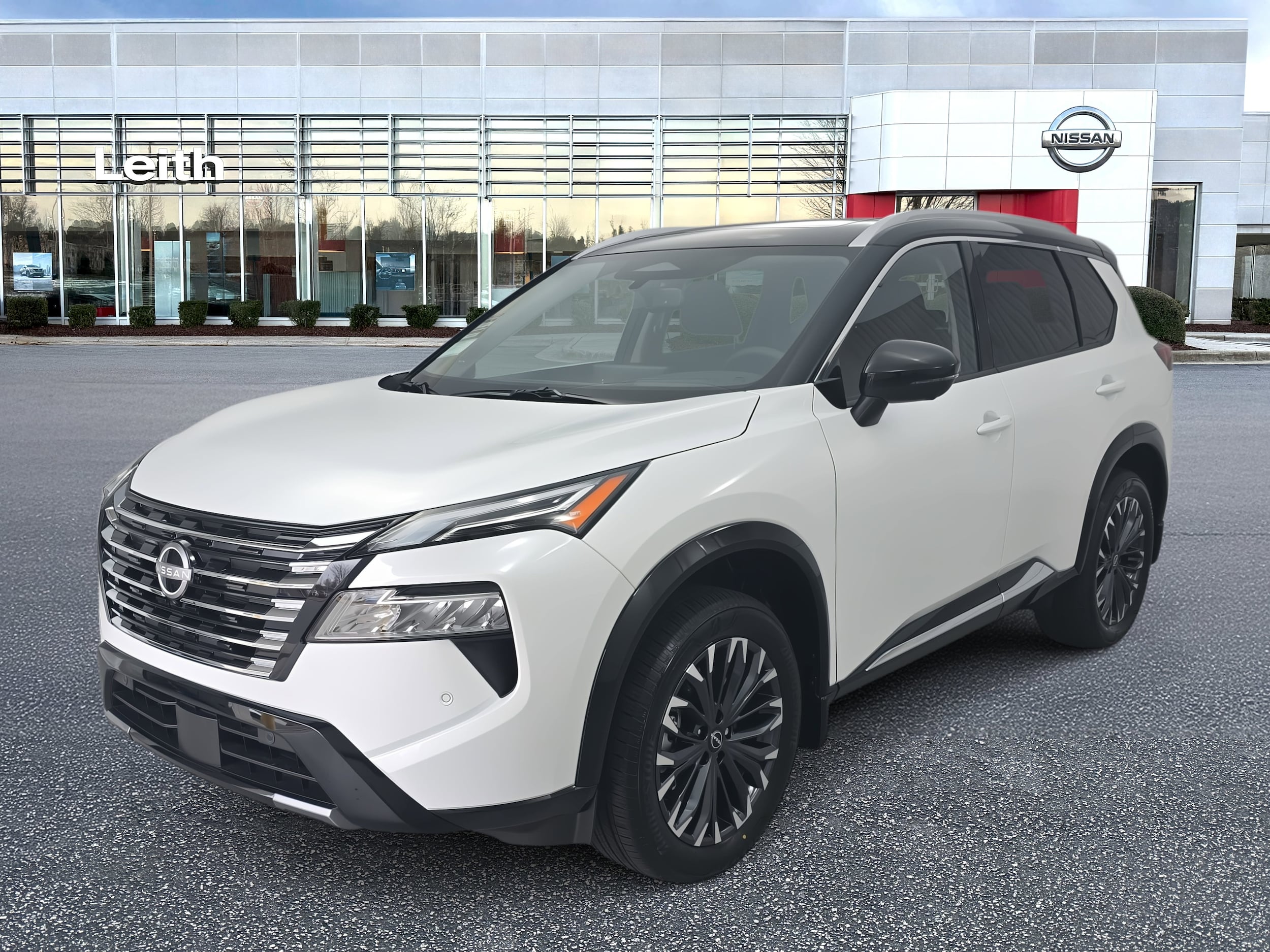 2026 Nissan Rogue Platinum's photo