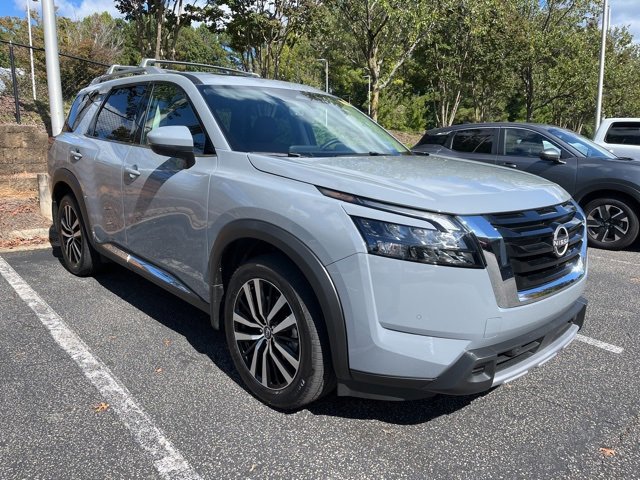 2025 Nissan Pathfinder Platinum photo 3