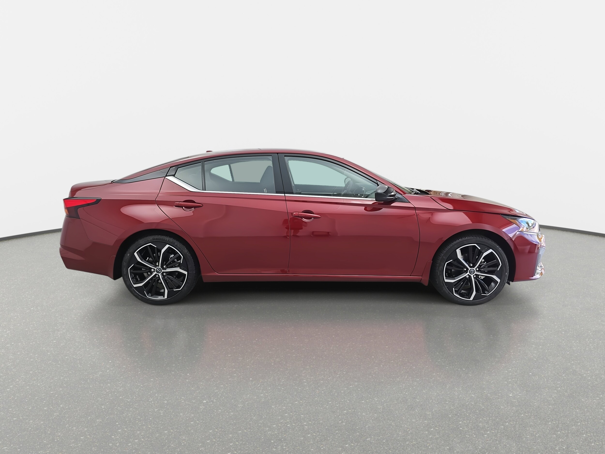 2025 Nissan Altima SR photo 4