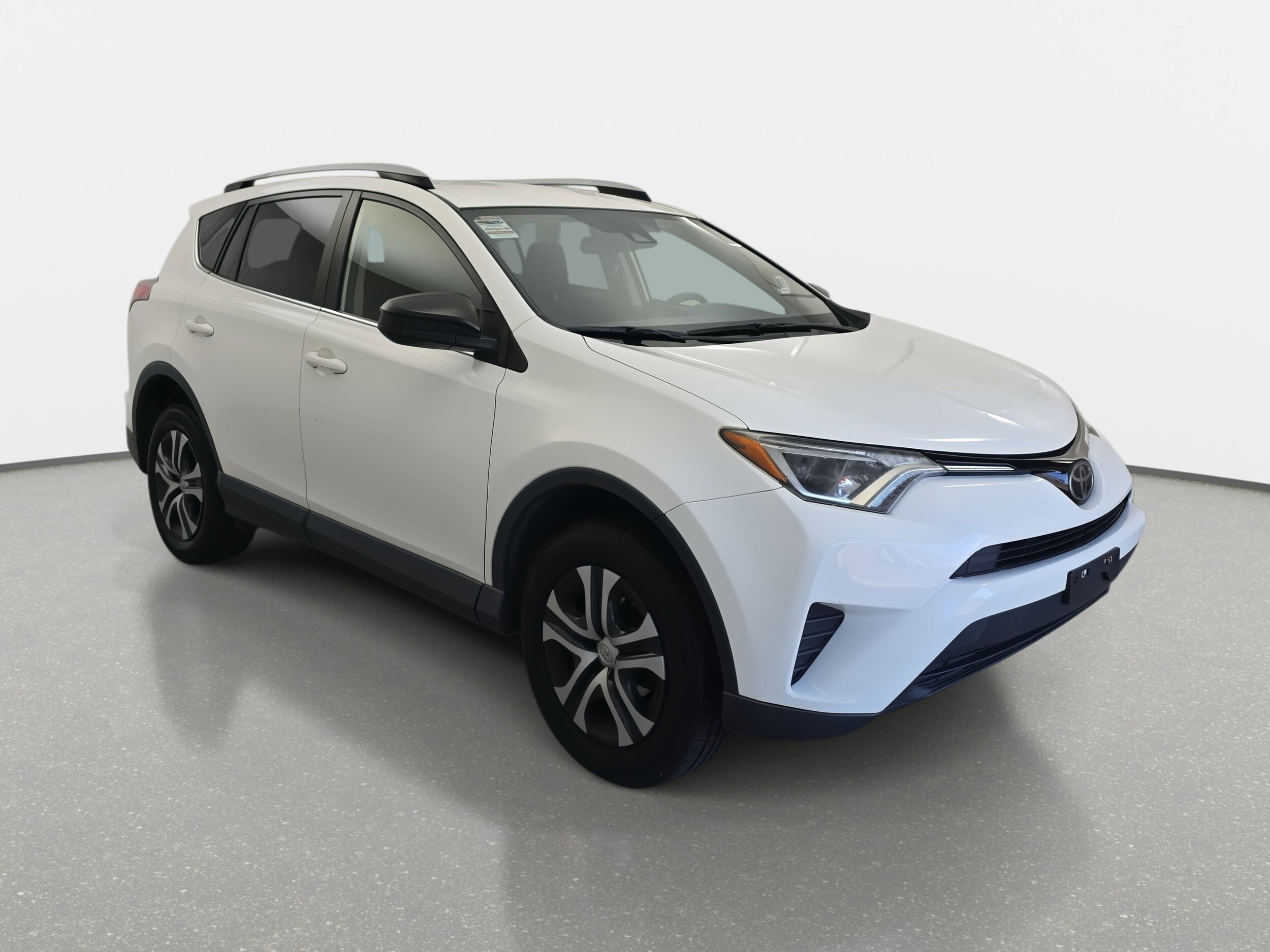 2018 Toyota RAV4 LE photo 3